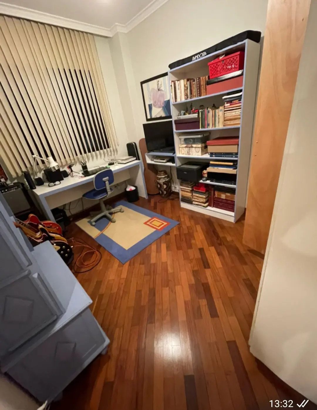 Piso renovado — Revitalização completa em ambiente residencial.