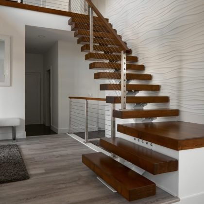 Escadas de Madeira — Acabamento perfeito.